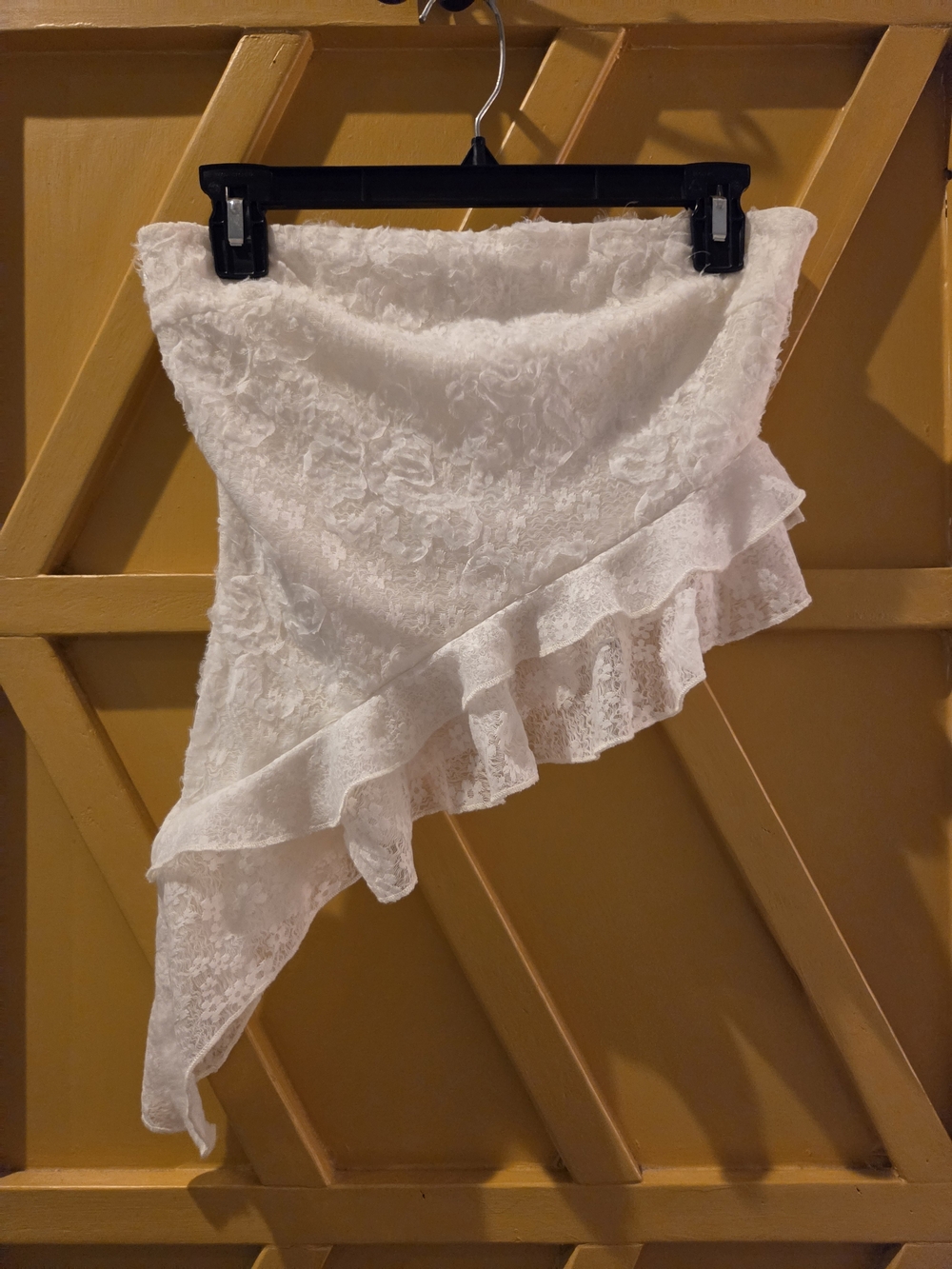 12th Tribe White Lace Asymmetrical Ruffle Strapeless Top